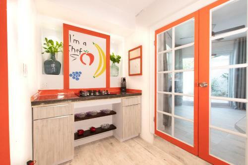 Apartamento Orange Cottage Steps To The Beach 2 Br