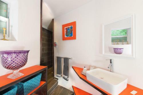 Apartamento Orange Cottage Steps To The Beach 2 Br