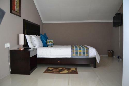 Triple Palms Bed And Breakfast