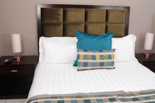 Triple Palms Bed And Breakfast