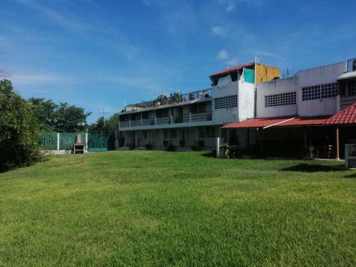Hotel Tur�stica Laguna Encantada