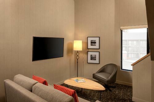 Peaks Hotel And Suites