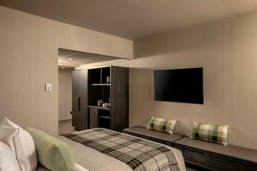 Peaks Hotel And Suites
