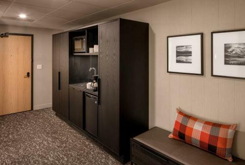 Peaks Hotel And Suites