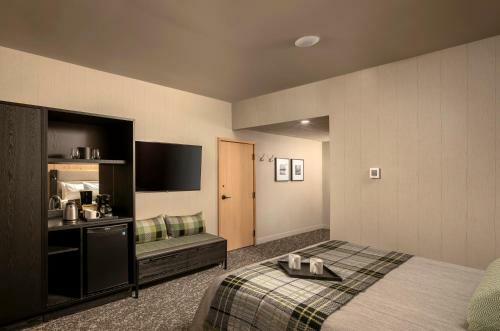 Peaks Hotel And Suites