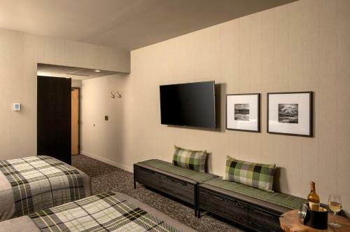 Peaks Hotel And Suites