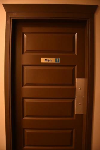 Party Hostel - The Canmore Hotel Hostel