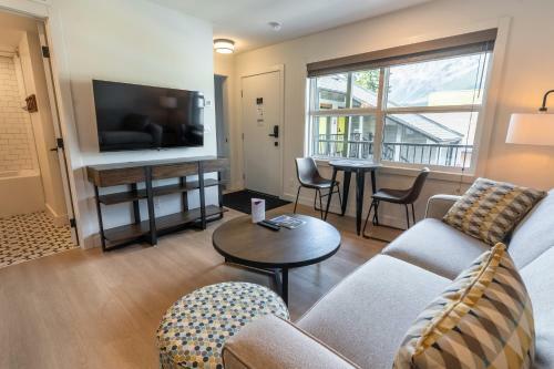 Hotel Basecamp Suites Canmore