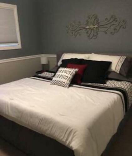 Beautiful Cardston Home (Whole House)!