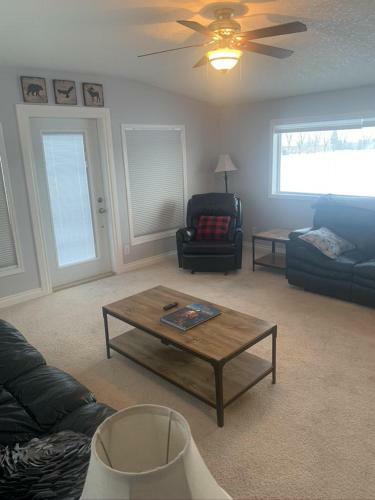 Beautiful Cardston Home (Whole House)!
