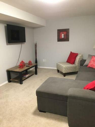 Apartamento Beautiful Cardston Home Lower Level