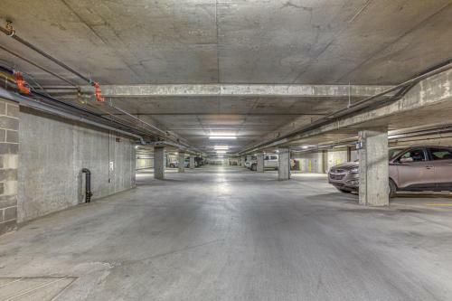 Rundle Rise - Spacious Condo Steps From Main Street
