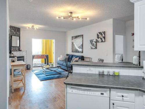 Apartamento Fun And Colourful Condo W Foosball Parking Coffee