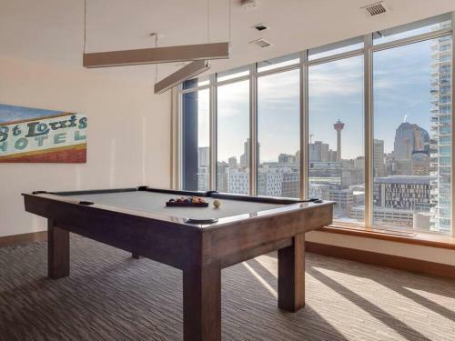 Sweeping Views Luxury 2br Suite Pool Table, Rooftop Patio, Bbq, Coffee