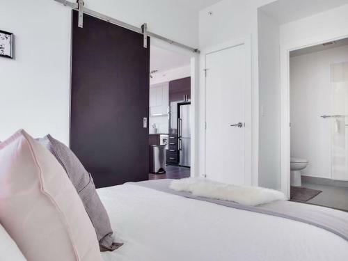 Sweeping Views Luxury 2br Suite Pool Table, Rooftop Patio, Bbq, Coffee