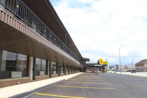 Hotel Super 8 By Wyndham Hearst On