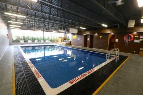Hotel Super 8 By Wyndham Hearst On