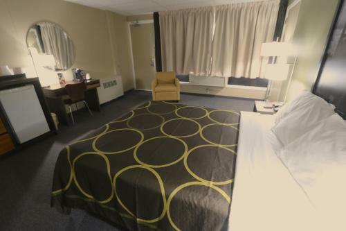 Hotel Super 8 By Wyndham Hearst On