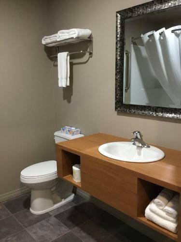 Hotel Villa Inn & Suites