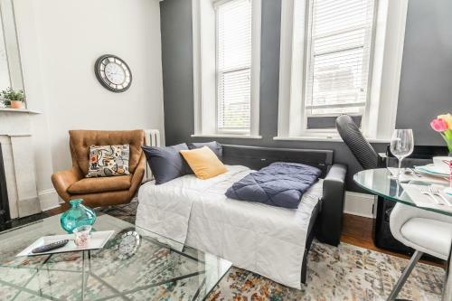 Upscale 1br - Boutique Apartment - Prime Location Downtown!