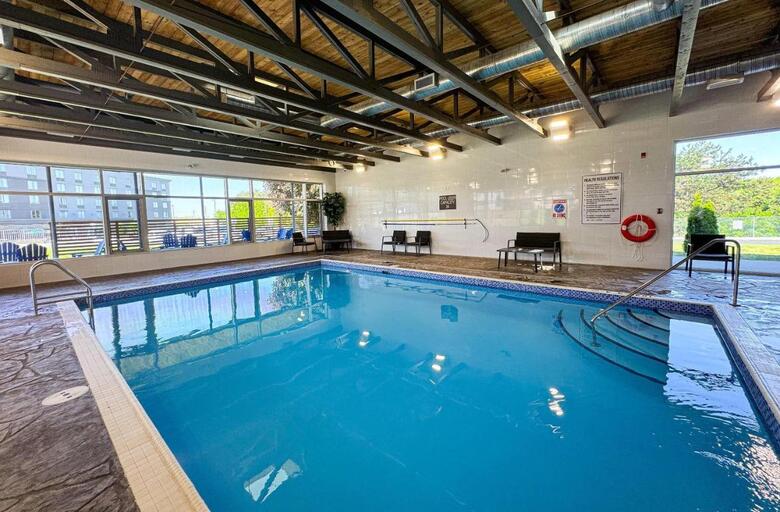 Hotel Comfort Suites Kingston Central