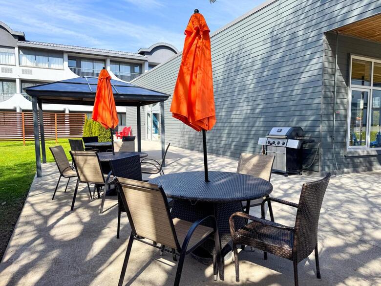 Hotel Comfort Suites Kingston Central