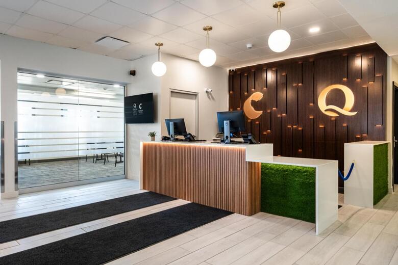 Hotel Comfort Suites Kingston Central