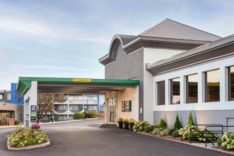 Hotel Comfort Suites Kingston Central