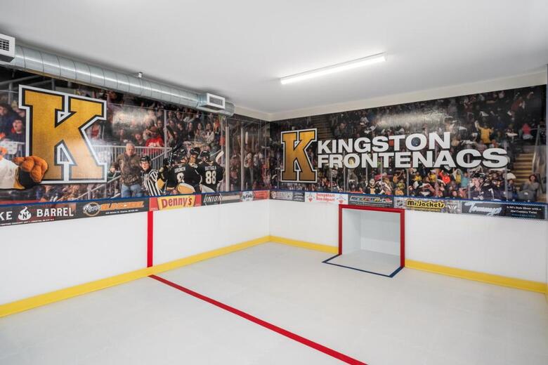 Hotel Comfort Suites Kingston Central