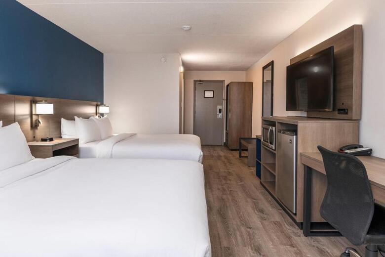 Hotel Comfort Suites Kingston Central