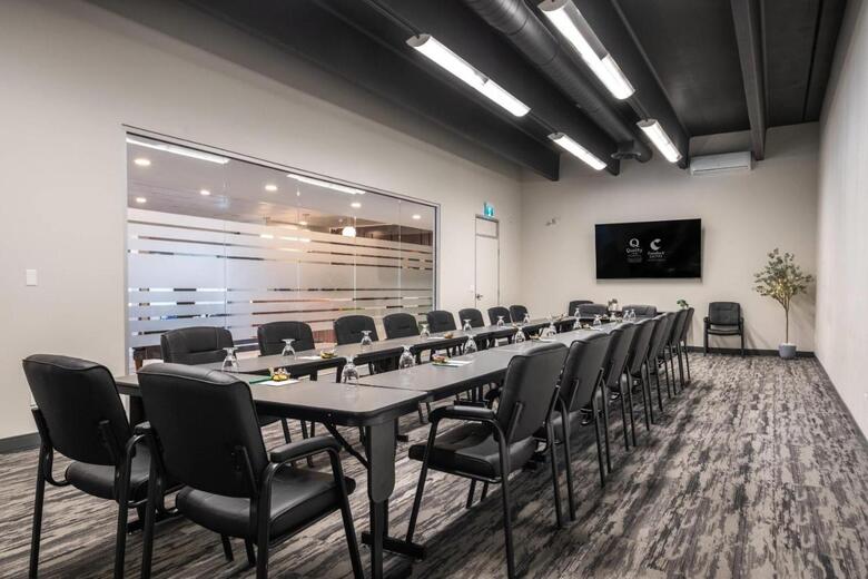 Hotel Comfort Suites Kingston Central