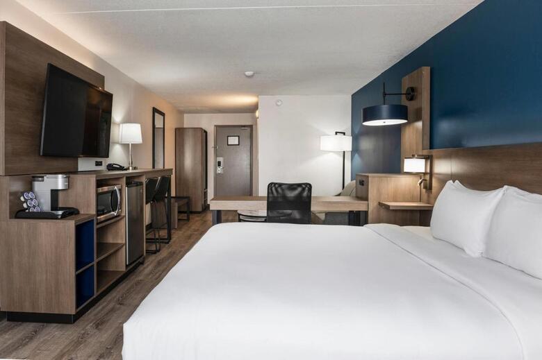 Hotel Comfort Suites Kingston Central