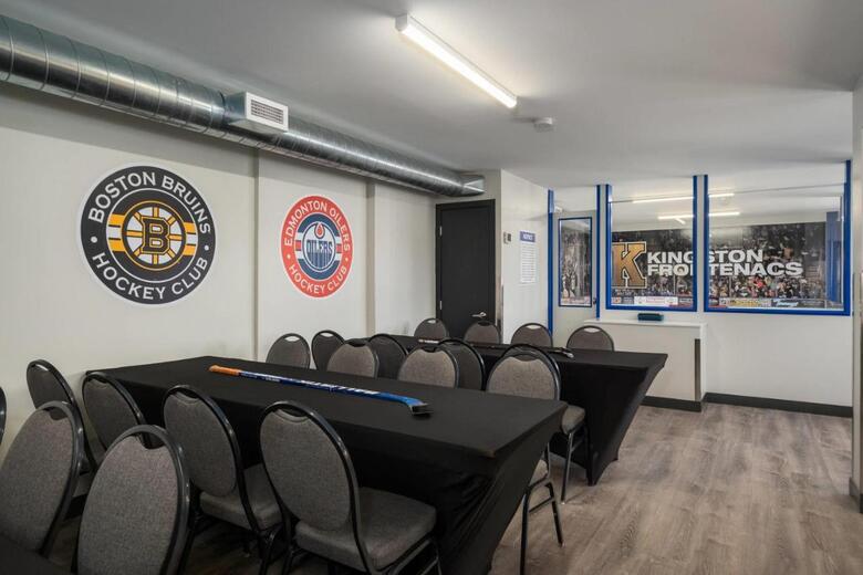 Hotel Comfort Suites Kingston Central