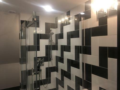 Hostal Room In Bb - Queen Studio Room Downtown Musees Montreal