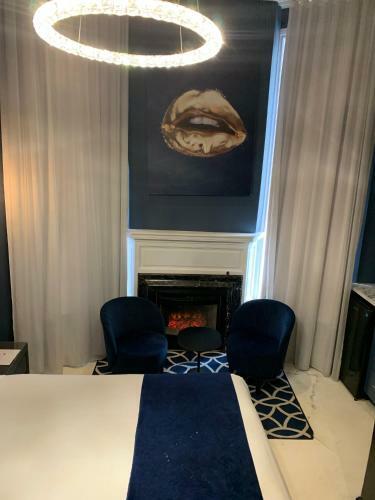 Hostal Room In Bb - Queen Studio Room Downtown Musees Montreal