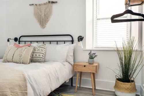 200 Year Old Heritage Home, Original Exposed Stone!