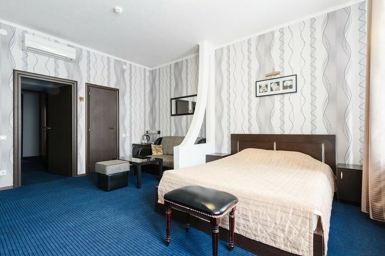 Alluria On Mytninskaya Hotel