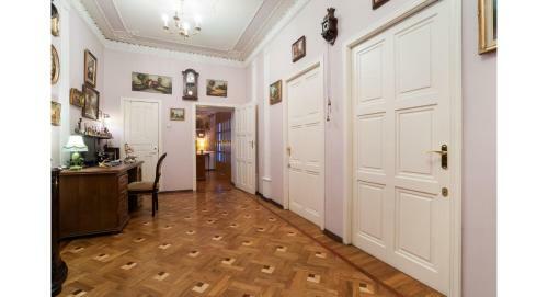 Hostal View On Neva
