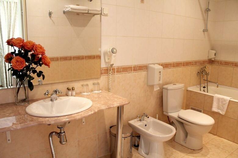 Tourist Hotel