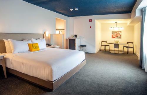 Hotel Doubletree By Hilton St. John's Harbourview