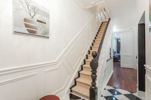 Hostal E Residential Luxury Rental