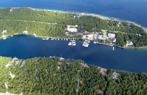Hotel Big Tub Harbour Resort