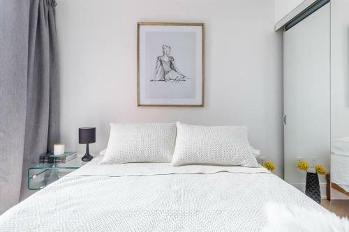 Designer Luxury 3bed Condo King Bed And Desk