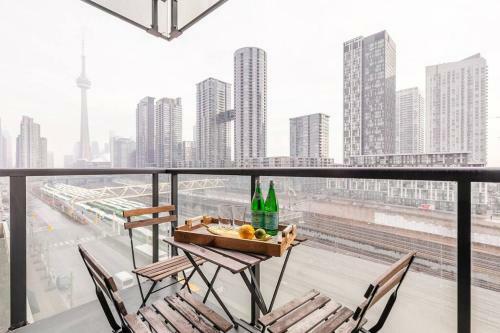 Designer Luxury 3bed Condo King Bed And Desk