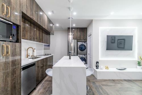 Prime Location - Stunning 2br - Newly Renovated!
