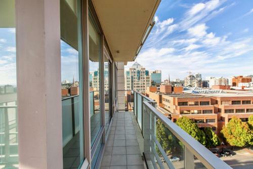 Luxe Downtown Condo With Stunning Views !!