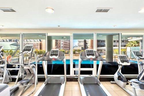 Luxe Downtown Condo With Stunning Views !!