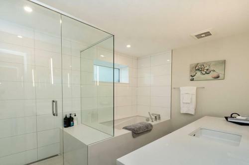 Otter Grotto 2 Bed Suite - Oceanfront Relaxation