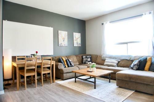 Cozy Home Broadway Great Location With Parking