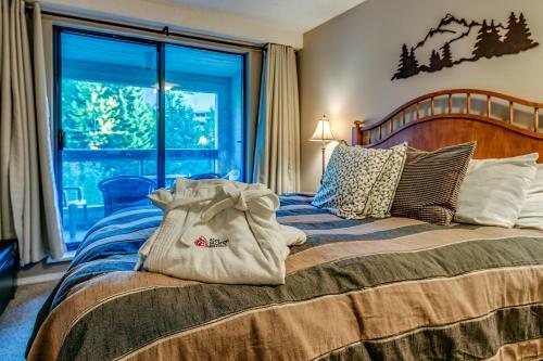 Greystone Lodge 404 Ski-in Out